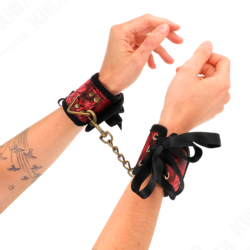 SUJECIONES DE MUÑECA KINK - SCANDAL, DETALLES DE ENCAJE ROJO Y NEGRO, 24,5 CM X 6,5 CM