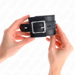 KINK - SUJECIÓN DE MUÑECAS NEGRA CON CINTURÓN NEGRO AJUSTABLE 17-28 CM X 6 CM